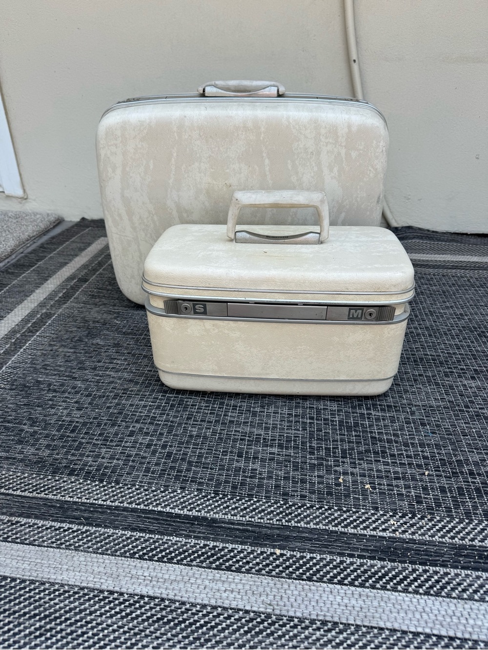 Vintage Samsonite Cream Travel Train Case Set